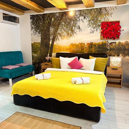 Venus Central Lux Studio Craiova Luaran gambar