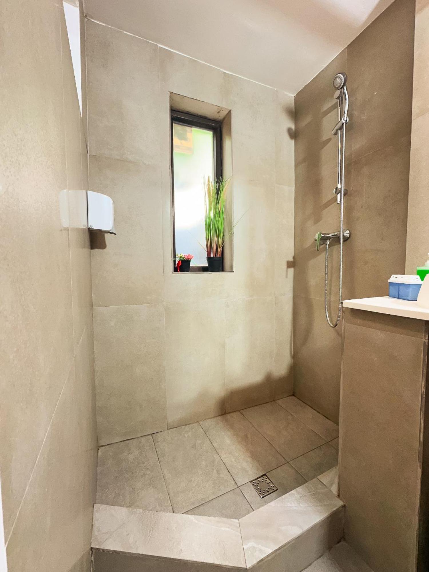 Venus Central Lux Studio Craiova Luaran gambar